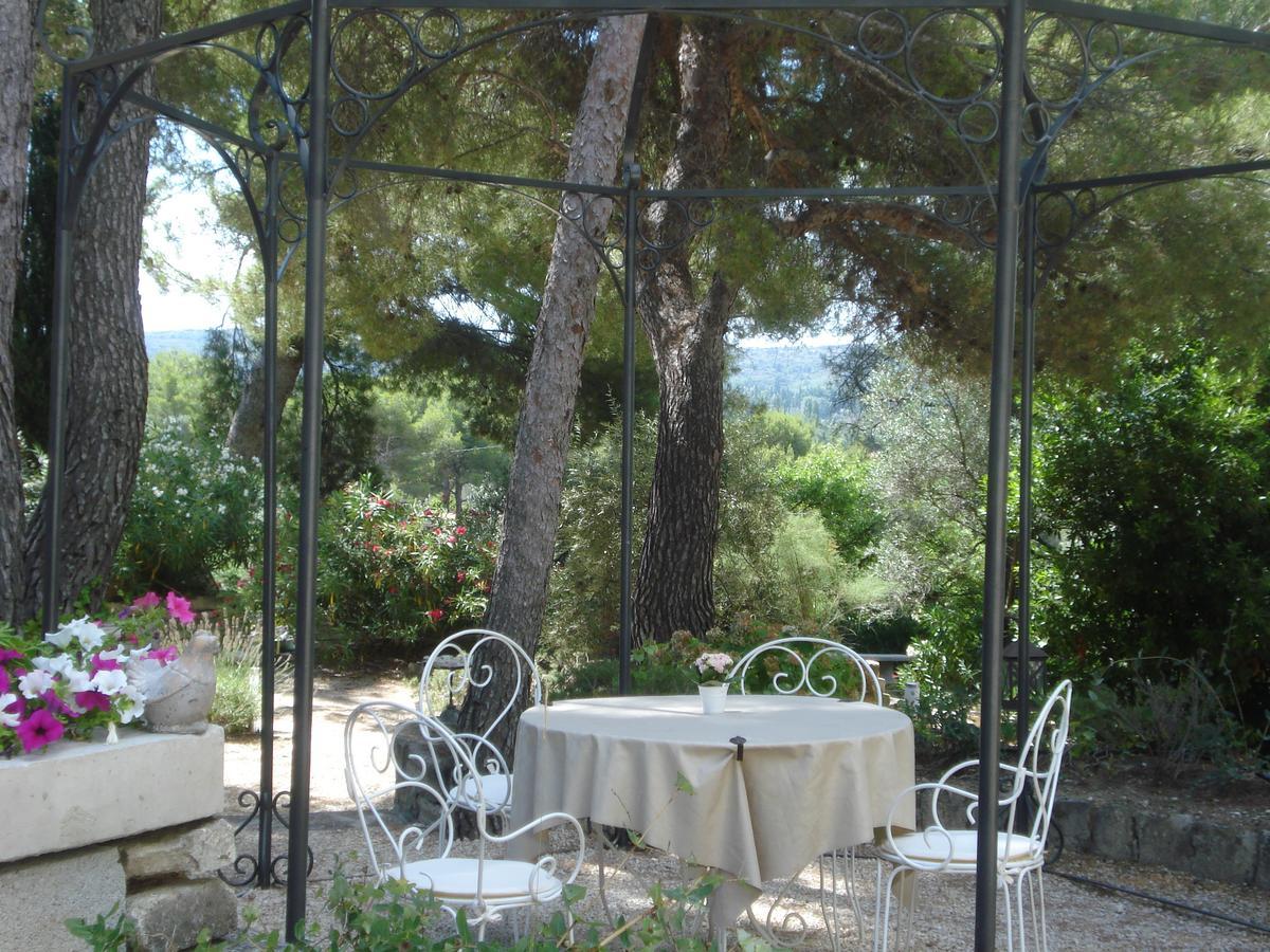 Bed and Breakfast Lou Ventoulet à Mouries Extérieur photo